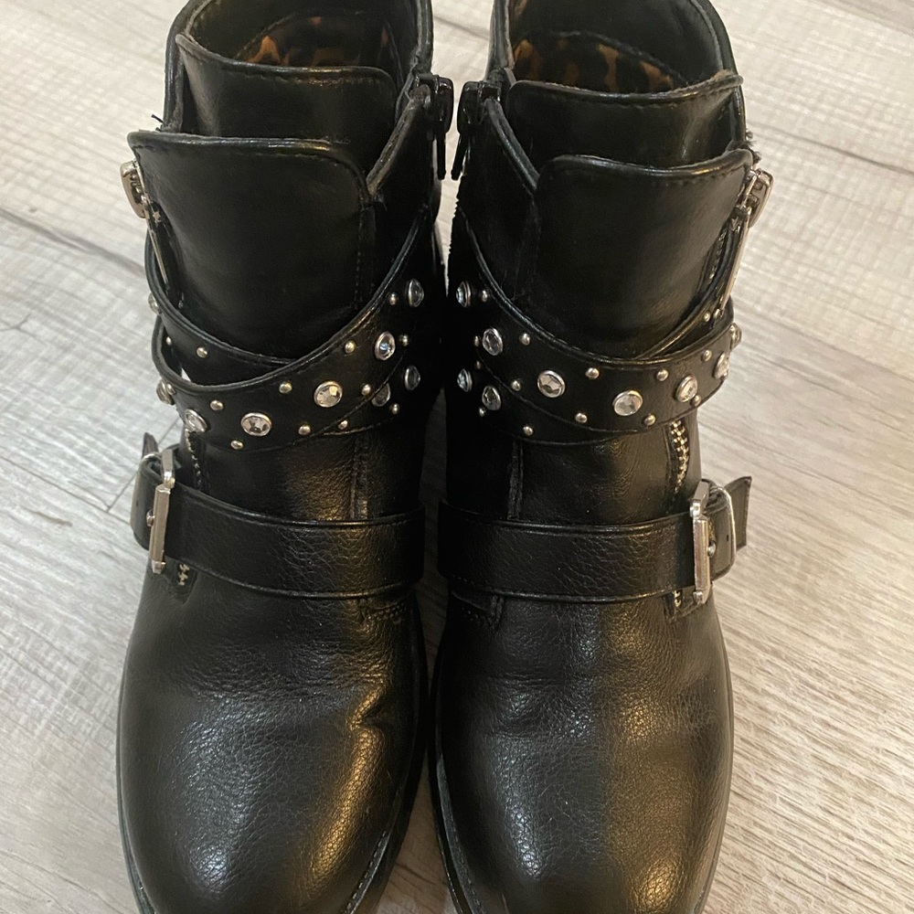 Excellent Steve Madden Youth Rockstar Boot with stones size 4